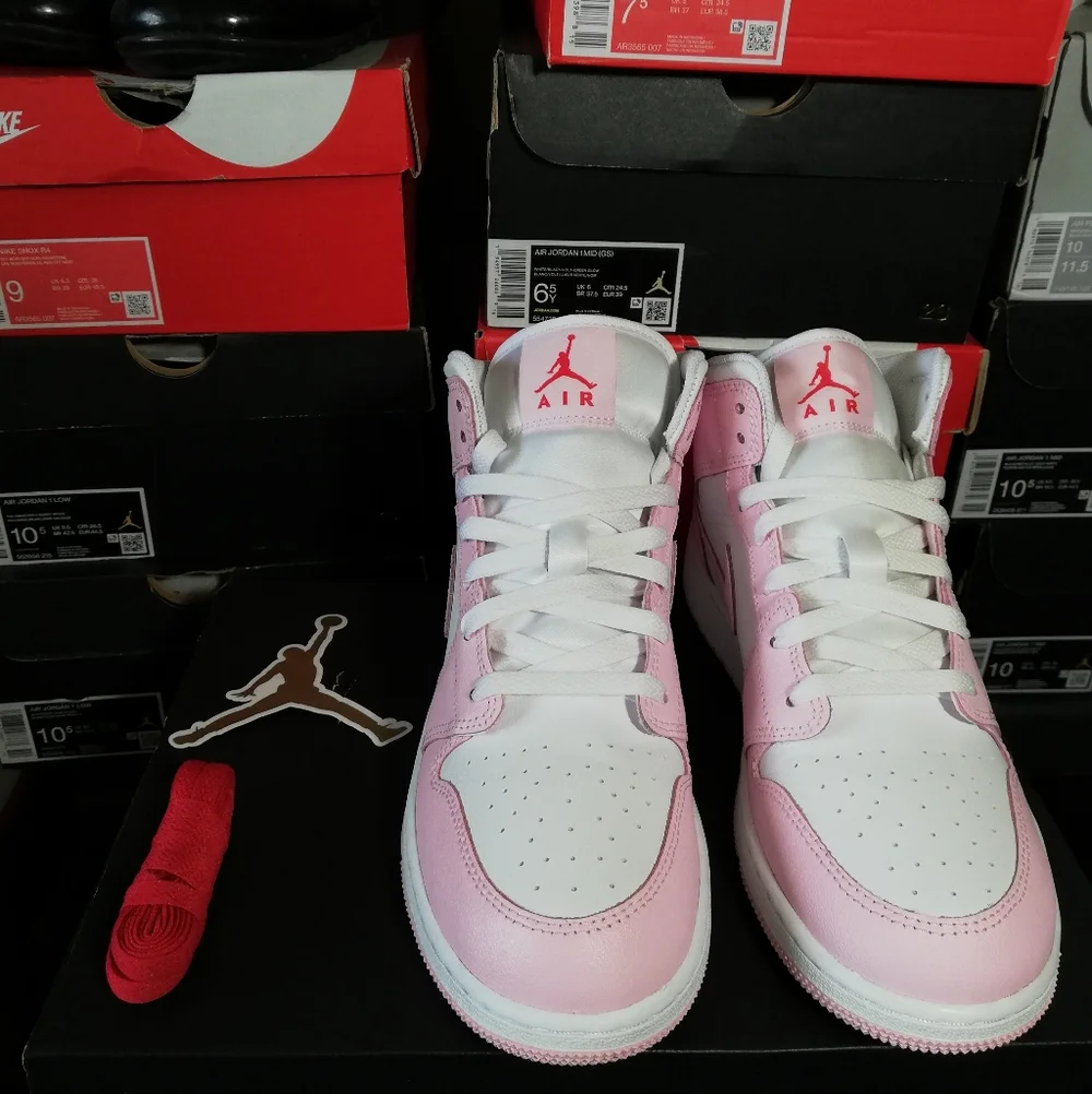 AIR JORDAN 1 MID "VALENTINES DAY" WOMEN'S US SIZE 8 BRAND NEW IN BOX - Picture 14 of 16